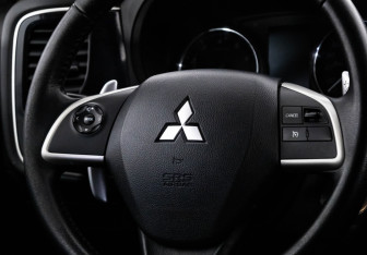 Подержанный автомобиль Mitsubishi Outlander 2012 года (11 фото)