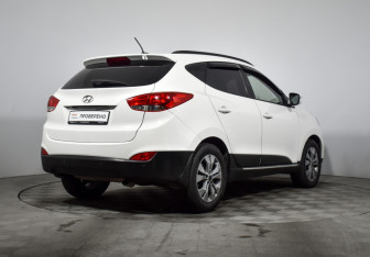 Подержанный автомобиль Hyundai ix35 2012 года (5 фото)