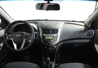 Подержанный автомобиль Hyundai Solaris Sedan 2013 года (9 фото)