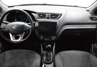 Подержанный автомобиль Kia Rio Hatchback 2014 года (13 фото)
