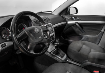 Подержанный автомобиль Skoda Octavia Liftback 2011 года (9 фото)