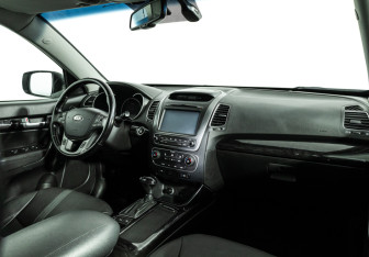 Подержанный автомобиль Kia Sorento 2014 года (9 фото)