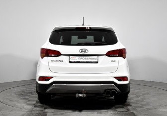 Подержанный автомобиль Hyundai Santa Fe 2015 года (6 фото)