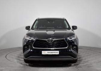 Подержанный автомобиль Toyota Highlander 2021 года (2 фото)