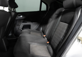 Подержанный автомобиль Ford Mondeo Liftback 2002 года (14 фото)