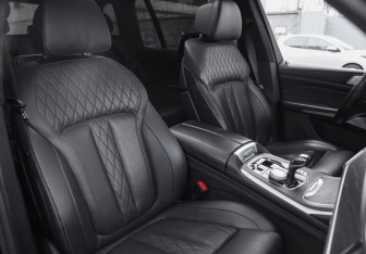 Подержанный автомобиль BMW X7 2019 года (30 фото)