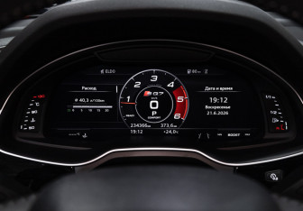 Подержанный автомобиль Audi Q7 2017 года (16 фото)