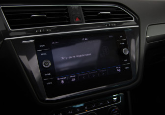 Подержанный автомобиль Volkswagen Tiguan 2019 года (14 фото)