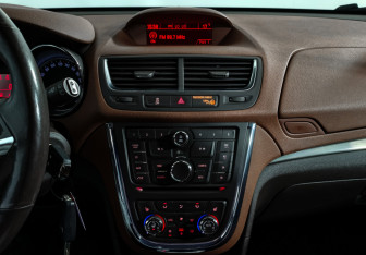 Подержанный автомобиль Opel Mokka 2013 года (17 фото)