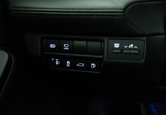 Подержанный автомобиль Toyota Avalon 2022 года (21 фото)