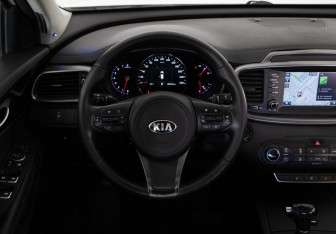 Подержанный автомобиль Kia Sorento 2017 года (10 фото)