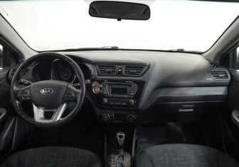 Подержанный автомобиль Kia Rio Hatchback 2014 года (7 фото)