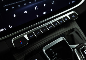 Подержанный автомобиль Geely Atlas Pro 2023 года (18 фото)