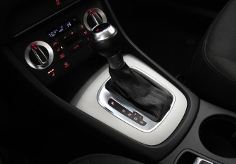 Подержанный автомобиль Audi Q3 2012 года (14 фото)