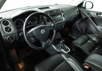 Подержанный автомобиль Volkswagen Tiguan 2010 года (11 фото)