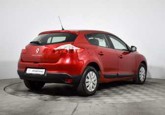 Подержанный автомобиль Renault Megane Hatchback 2010 года (5 фото)