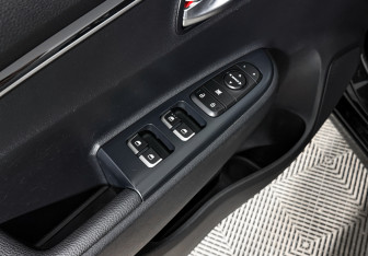 Подержанный автомобиль Kia Rio Sedan 2020 года (10 фото)