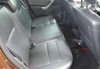 Подержанный автомобиль Renault Duster 2012 года (13 фото)