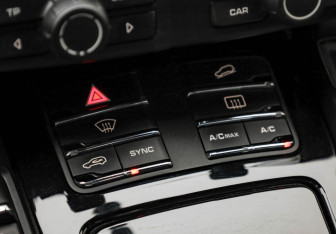 Подержанный автомобиль Porsche Cayenne 2014 года (21 фото)