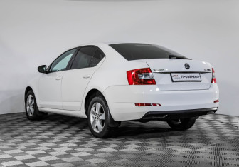 Подержанный автомобиль Skoda Octavia Liftback 2013 года (7 фото)