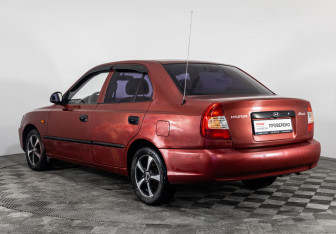 Подержанный автомобиль Hyundai Accent Sedan 2005 года (7 фото)