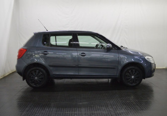 Подержанный автомобиль Skoda Fabia Hatchback 2009 года (4 фото)