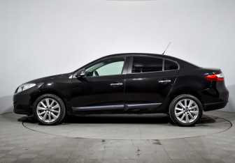 Подержанный автомобиль Renault Fluence 2010 года (8 фото)