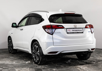 Подержанный автомобиль Honda Vezel 2014 года (7 фото)