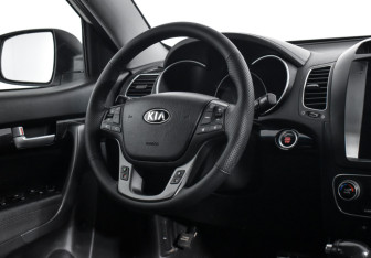 Подержанный автомобиль Kia Sorento 2016 года (14 фото)