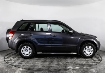Подержанный автомобиль Suzuki Grand Vitara 2011 года (4 фото)