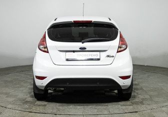 Подержанный автомобиль Ford Fiesta Hatchback 2016 года (6 фото)