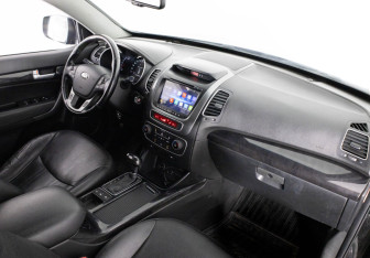 Подержанный автомобиль Kia Sorento 2017 года (14 фото)