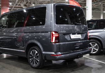 Подержанный автомобиль Volkswagen Multivan 2020 года (12 фото)