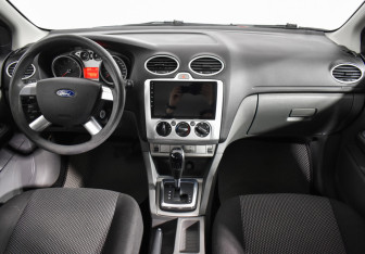 Подержанный автомобиль Ford Focus Hatchback 2010 года (13 фото)