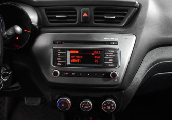 Подержанный автомобиль Kia Rio Sedan 2016 года (17 фото)