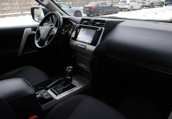 Подержанный автомобиль Toyota Land Cruiser Prado 2018 года (19 фото)