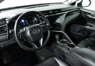 Подержанный автомобиль Toyota Camry Sedan 2018 года (11 фото)