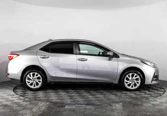 Подержанный автомобиль Toyota Corolla Sedan 2018 года (4 фото)