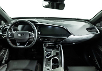 Подержанный автомобиль Geely Tugella 2023 года (13 фото)