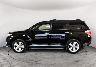Подержанный автомобиль Toyota Highlander 2012 года (8 фото)