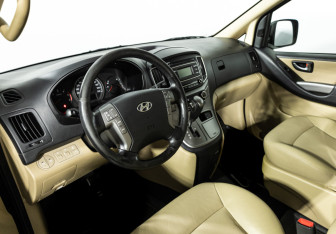 Подержанный автомобиль Hyundai H-1 2015 года (11 фото)