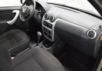 Подержанный автомобиль Renault Sandero 2012 года (12 фото)