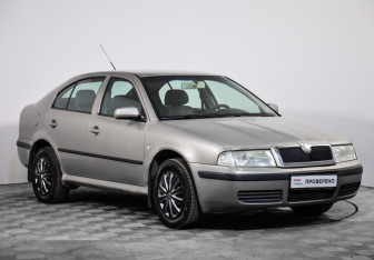 Подержанный автомобиль Skoda Octavia Liftback 2006 года (3 фото)