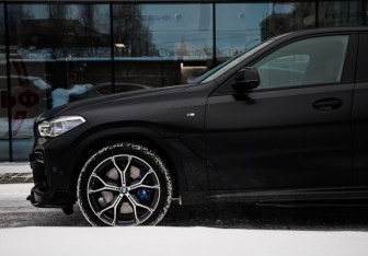Подержанный автомобиль BMW X6 2021 года (13 фото)