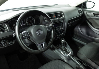 Подержанный автомобиль Volkswagen Jetta Sedan 2013 года (11 фото)