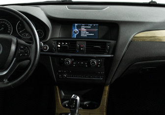 Подержанный автомобиль BMW X3 2011 года (14 фото)