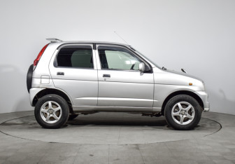 Подержанный автомобиль Daihatsu Terios 2004 года (4 фото)