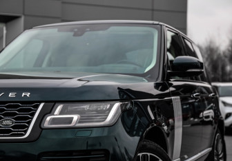 Подержанный автомобиль Land Rover Range Rover 2022 года (2 фото)