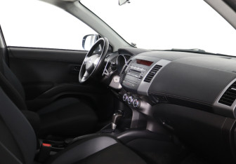 Подержанный автомобиль Mitsubishi Outlander 2011 года (7 фото)