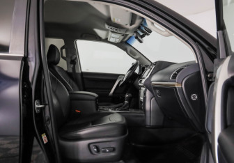 Подержанный автомобиль Toyota Land Cruiser Prado 2019 года (28 фото)